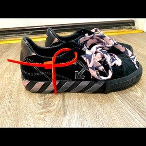 Literally brand new never worn at all. Pls someone come get these off my hands😭